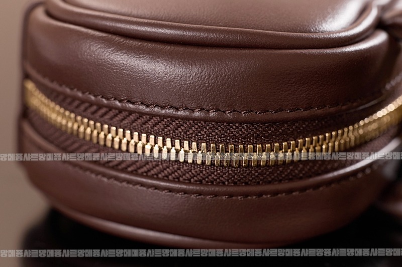 미우미우레더마이크로보백 20260317-130820-014루.jpg