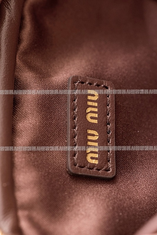 미우미우레더마이크로보백 20260317-130820-017루.jpg