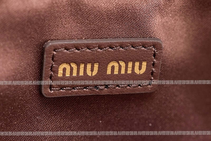 미우미우레더마이크로보백 20260317-130820-016루.jpg