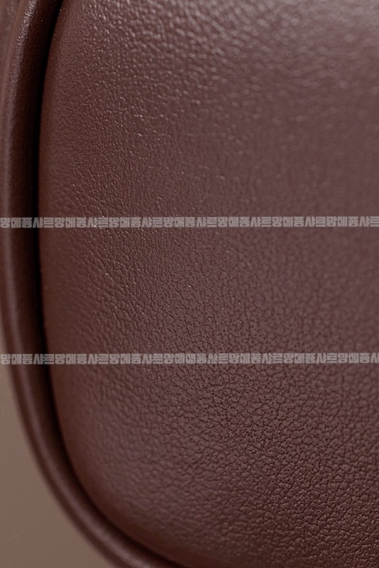 미우미우레더마이크로보백 20260317-130821-019루.jpg