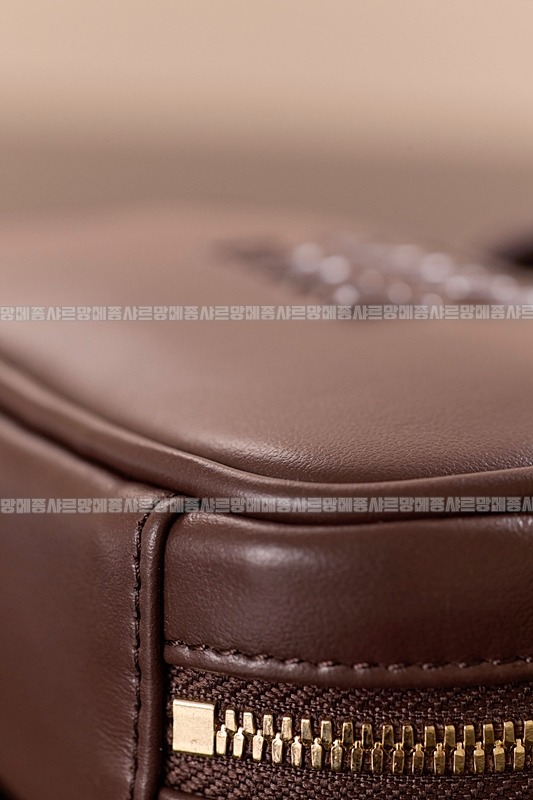 미우미우레더마이크로보백 20260317-130821-022루.jpg