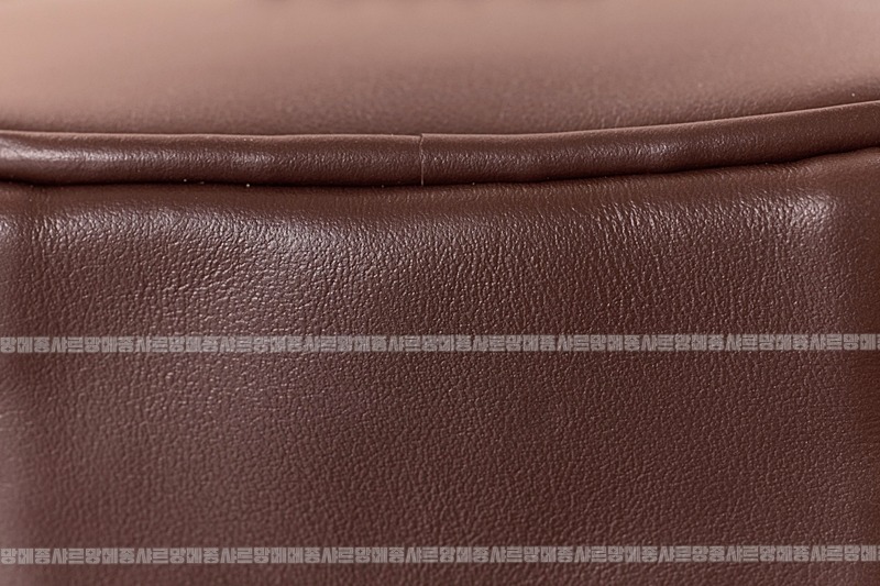 미우미우레더마이크로보백 20260317-130821-020루.jpg