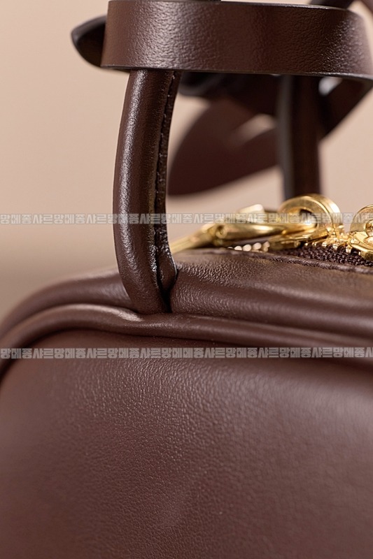 미우미우레더마이크로보백 20260317-130822-025루.jpg