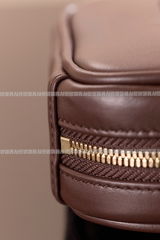 미우미우레더마이크로보백 20260317-130821-024루.jpg