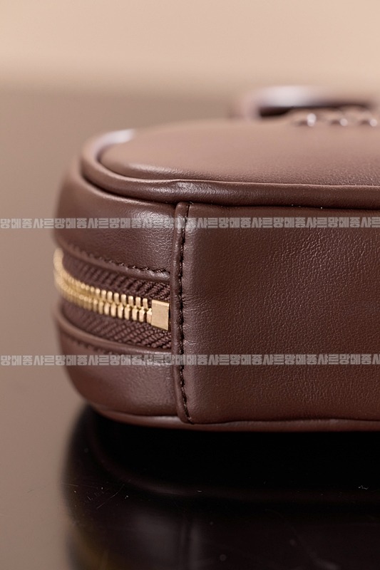 미우미우레더마이크로보백 20260317-130821-023루.jpg