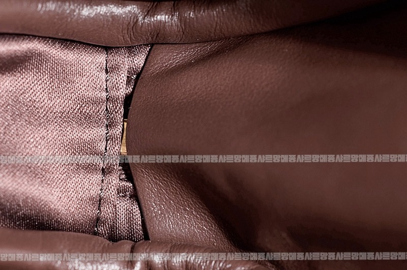 미우미우레더마이크로보백 20260317-130822-028루.jpg