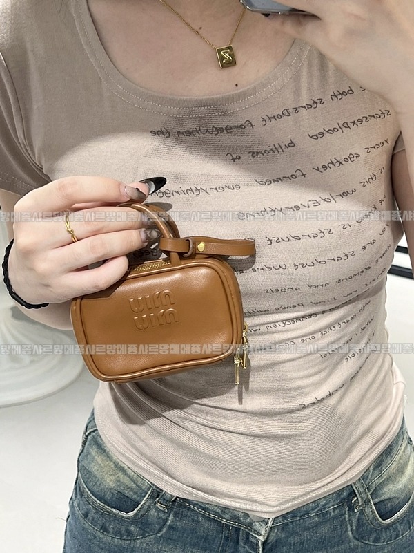 미우미우레더마이크로보백 20260317-131530-028루.jpg