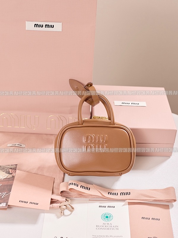 미우미우레더마이크로보백 20260317-131530-027루.jpg
