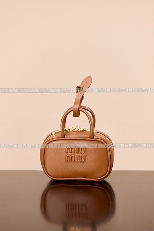 미우미우레더마이크로보백 20260317-131526-001루.jpg