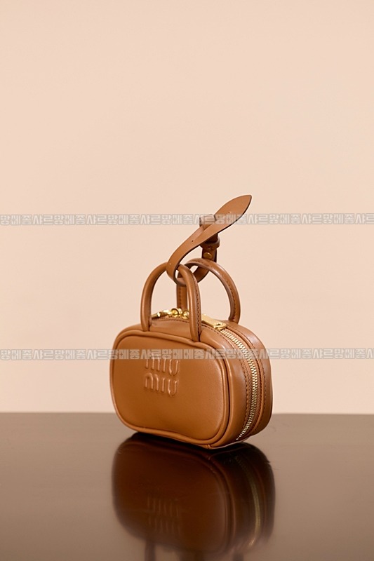 미우미우레더마이크로보백 20260317-131526-003루.jpg