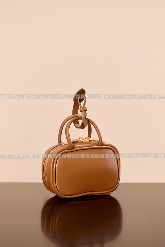 미우미우레더마이크로보백 20260317-131526-004루.jpg