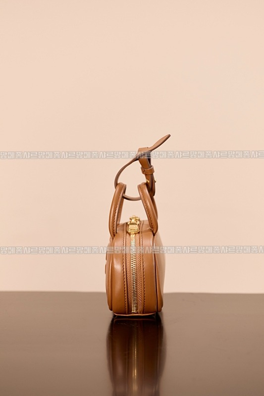 미우미우레더마이크로보백 20260317-131526-002루.jpg