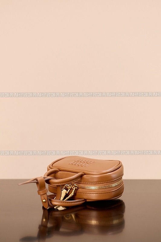 미우미우레더마이크로보백 20260317-131527-007루.jpg