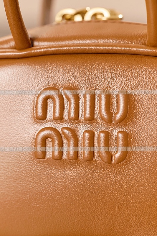 미우미우레더마이크로보백 20260317-131527-010루.jpg