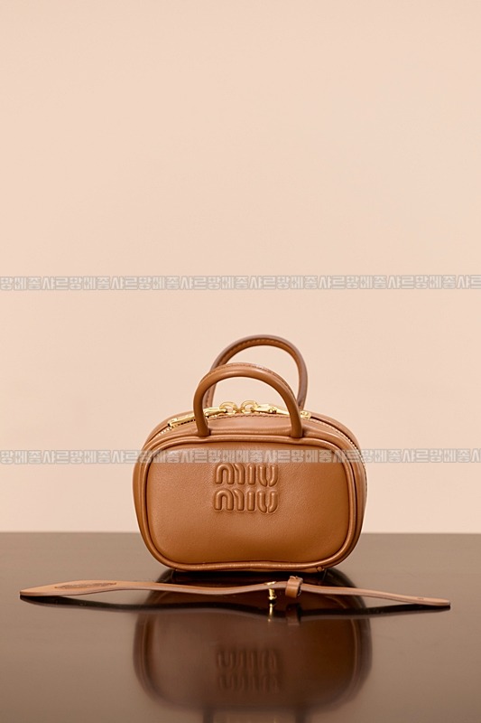 미우미우레더마이크로보백 20260317-131527-009루.jpg