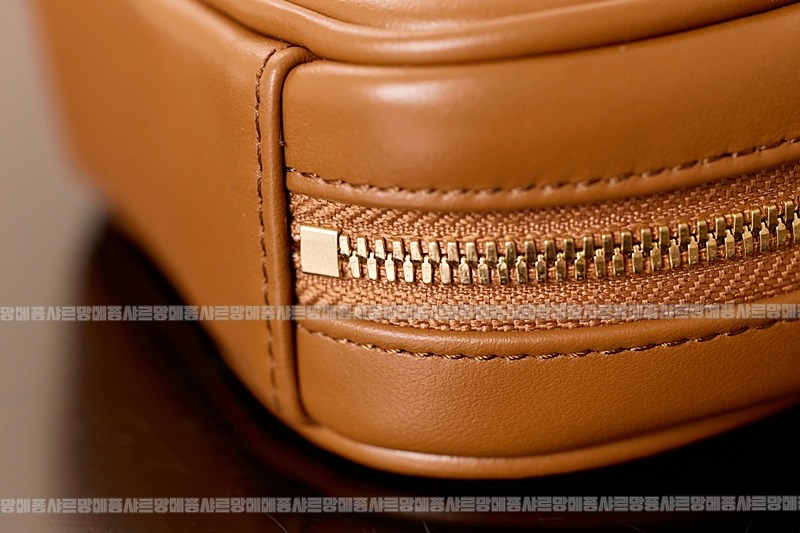 미우미우레더마이크로보백 20260317-131527-013루.jpg