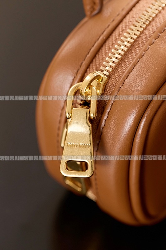 미우미우레더마이크로보백 20260317-131527-011루.jpg