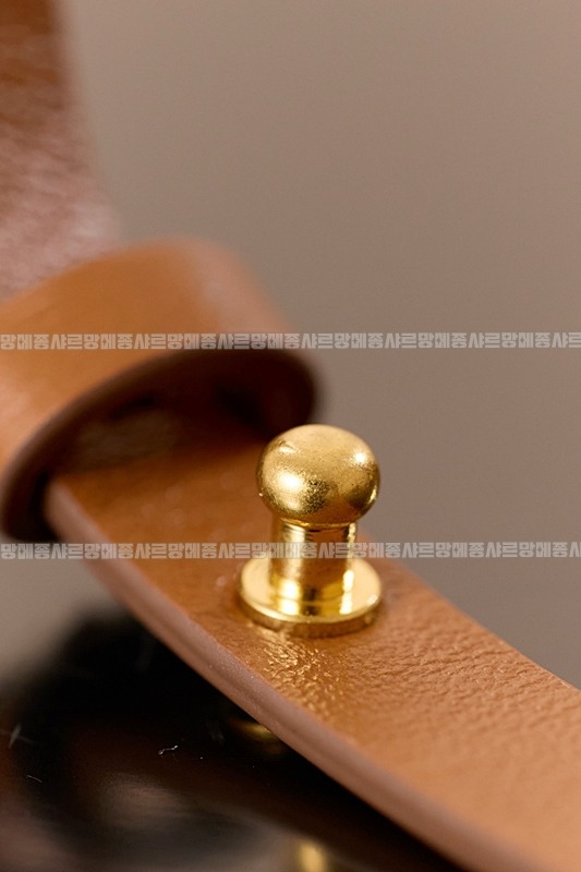 미우미우레더마이크로보백 20260317-131527-012루.jpg