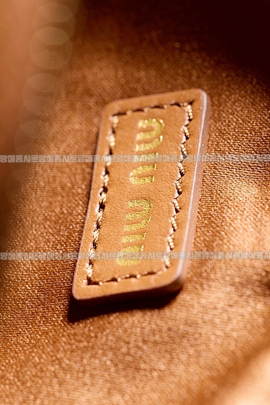 미우미우레더마이크로보백 20260317-131528-014루.jpg