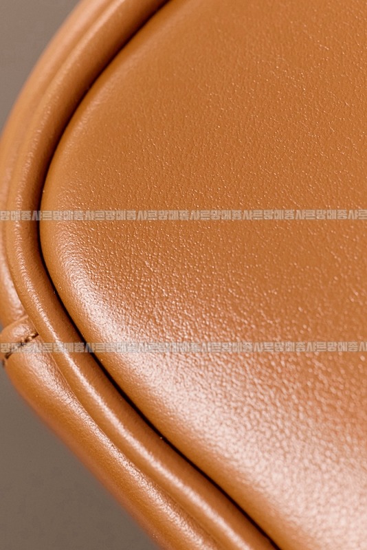 미우미우레더마이크로보백 20260317-131528-017루.jpg