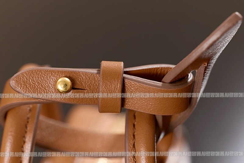 미우미우레더마이크로보백 20260317-131528-018루.jpg