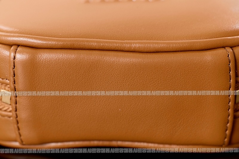 미우미우레더마이크로보백 20260317-131529-023루.jpg