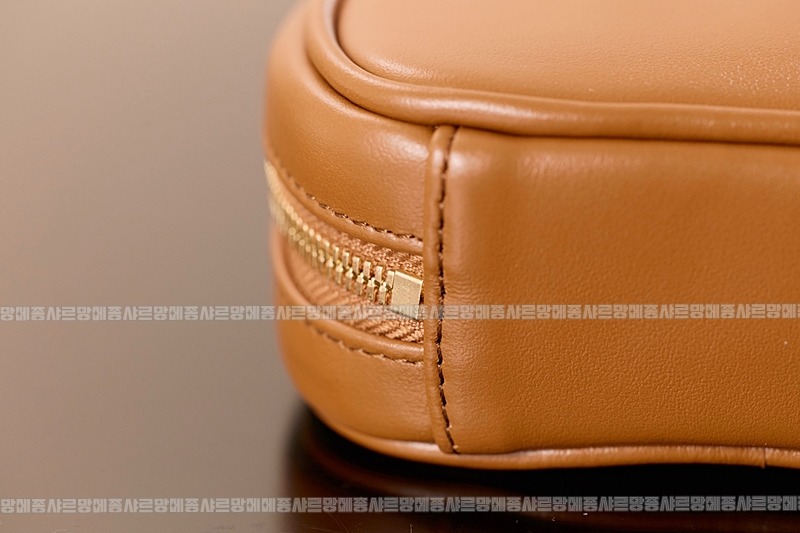 미우미우레더마이크로보백 20260317-131529-024루.jpg