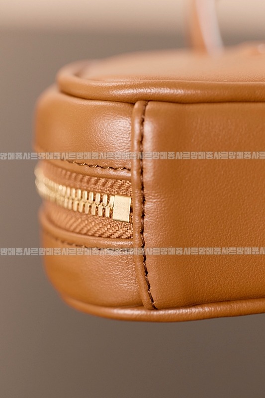 미우미우레더마이크로보백 20260317-131529-022루.jpg