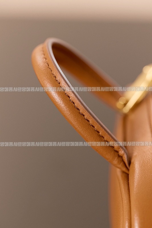 미우미우레더마이크로보백 20260317-131529-025루.jpg