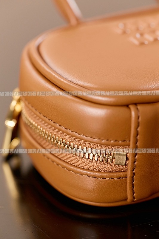 미우미우레더마이크로보백 20260317-131530-026루.jpg