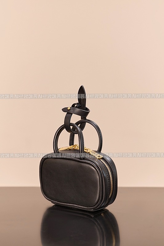 미우미우레더마이크로보백 20260317-133153-006루.jpg