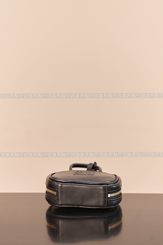 미우미우레더마이크로보백 20260317-133153-007루.jpg