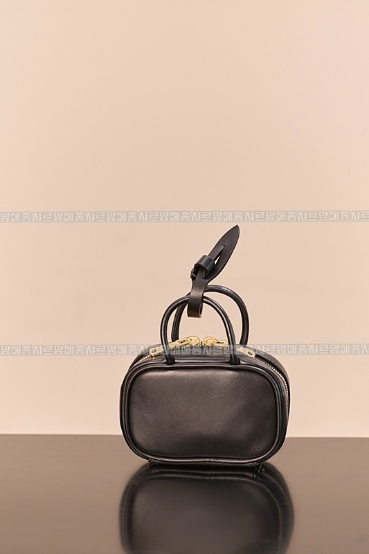 미우미우레더마이크로보백 20260317-133153-004루.jpg