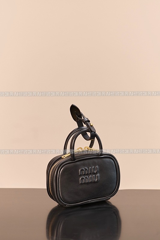 미우미우레더마이크로보백 20260317-133153-005루.jpg