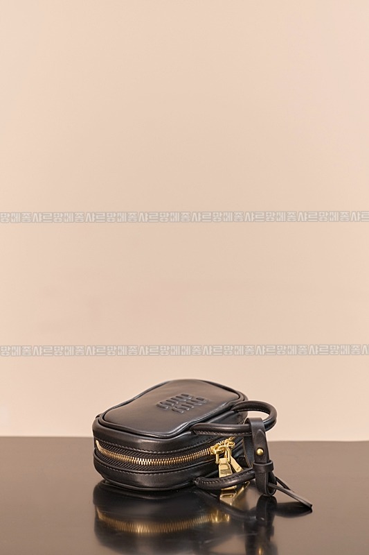 미우미우레더마이크로보백 20260317-133153-008루.jpg