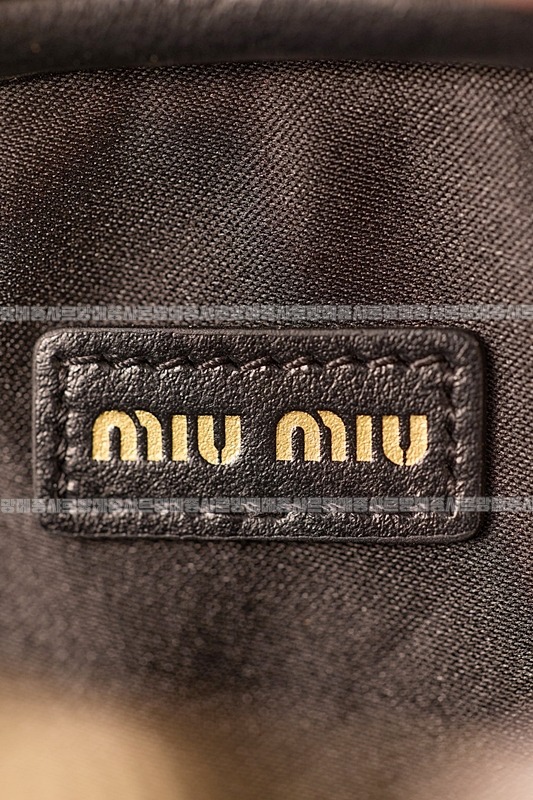 미우미우레더마이크로보백 20260317-133155-016루.jpg