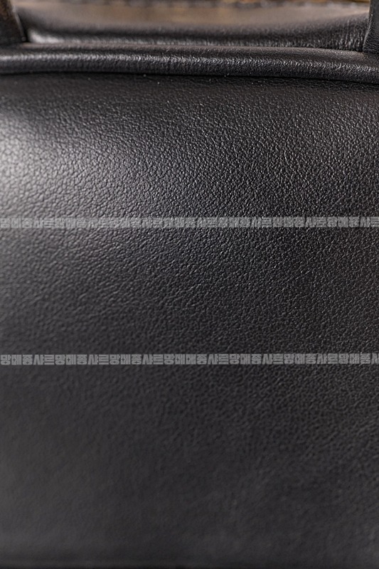 미우미우레더마이크로보백 20260317-133155-018루.jpg