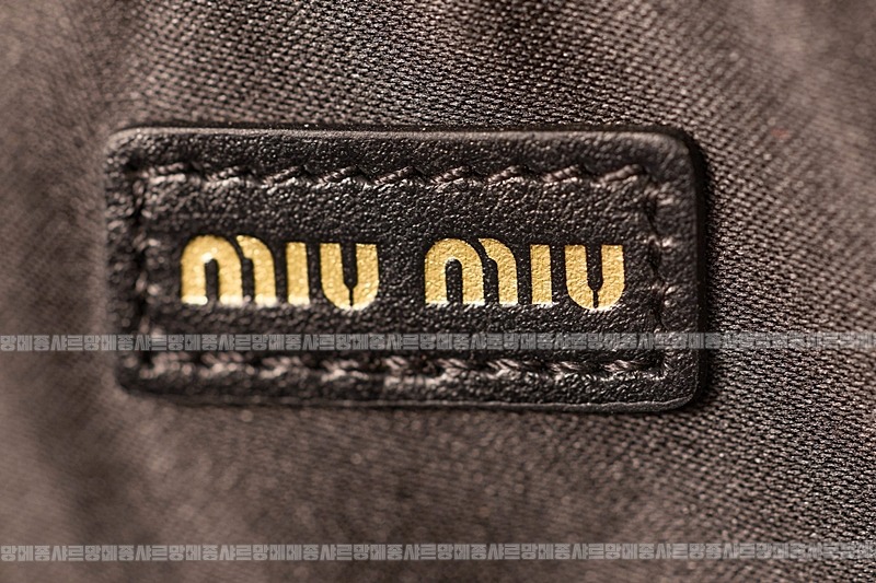미우미우레더마이크로보백 20260317-133155-017루.jpg