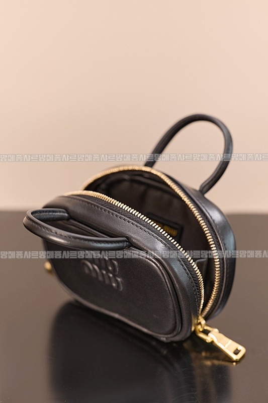 미우미우레더마이크로보백 20260317-133157-024루.jpg