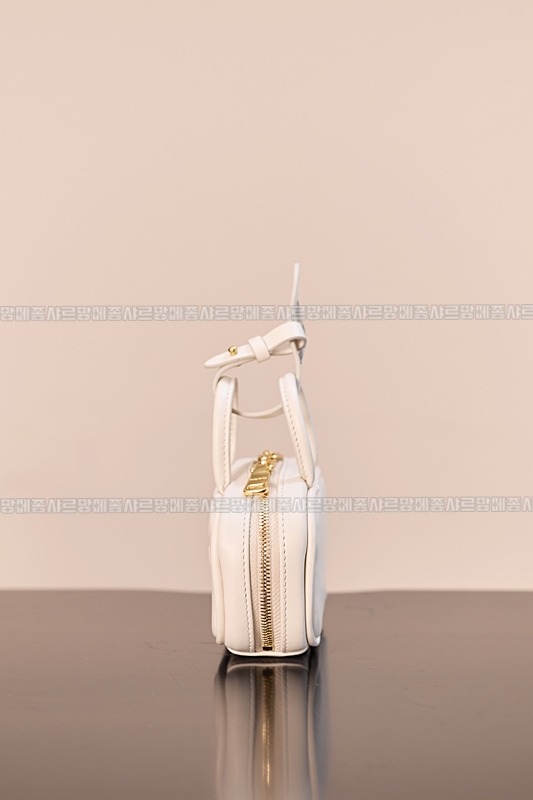 미우미우레더마이크로보백 20260317-133508-005루.jpg