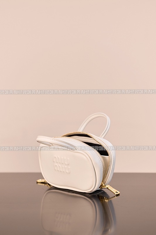 미우미우레더마이크로보백 20260317-133508-002루.jpg