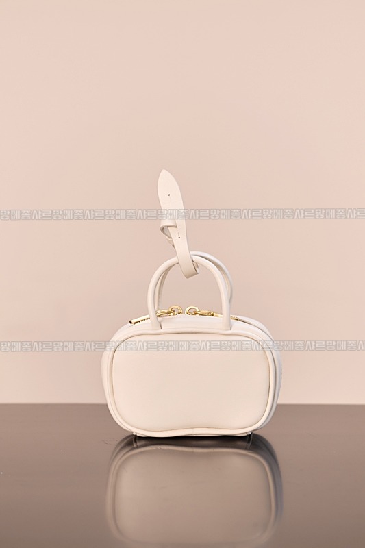 미우미우레더마이크로보백 20260317-133508-007루.jpg