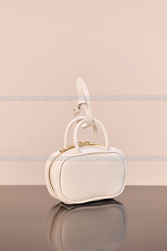 미우미우레더마이크로보백 20260317-133508-006루.jpg