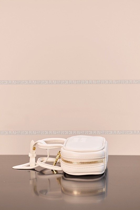 미우미우레더마이크로보백 20260317-133509-009루.jpg