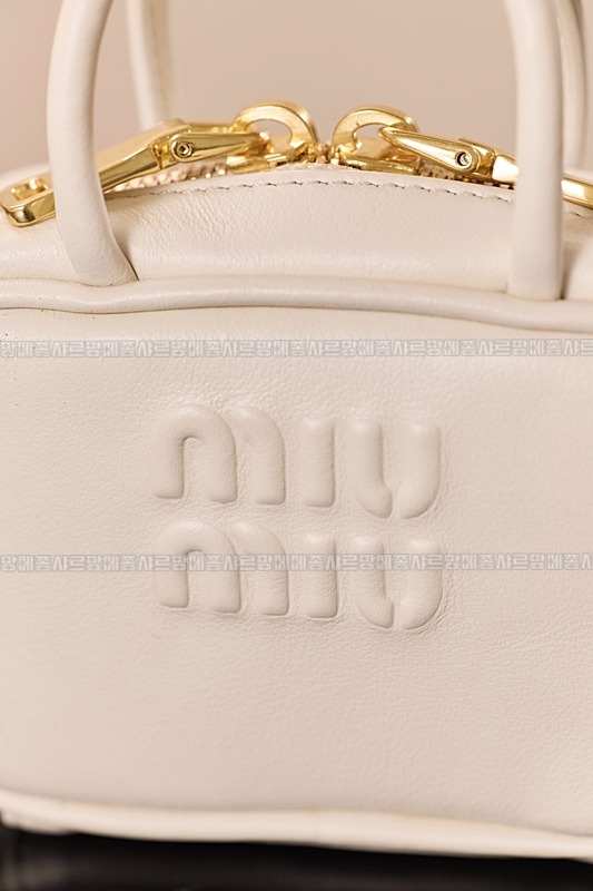 미우미우레더마이크로보백 20260317-133509-011루.jpg