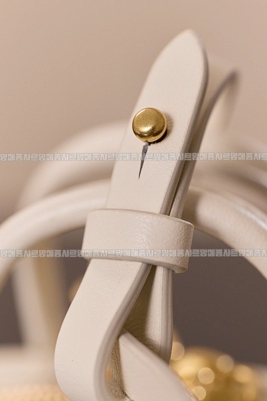 미우미우레더마이크로보백 20260317-133509-014루.jpg