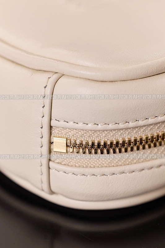 미우미우레더마이크로보백 20260317-133511-020루.jpg