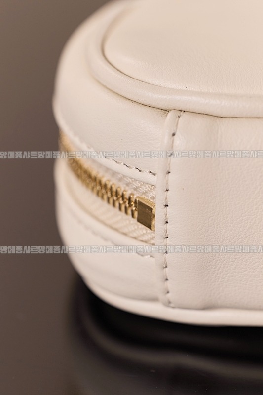 미우미우레더마이크로보백 20260317-133511-022루.jpg