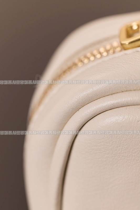 미우미우레더마이크로보백 20260317-133511-021루.jpg