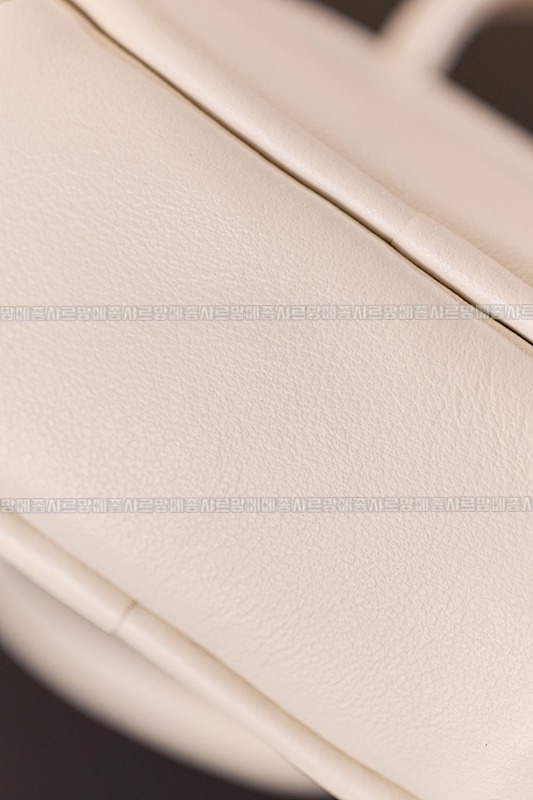 미우미우레더마이크로보백 20260317-133511-024루.jpg